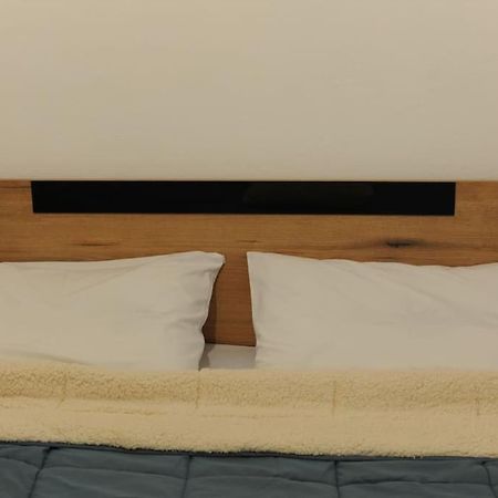 테살로니키 Modern Urban Host With Private Courtyard 아파트 외부 사진