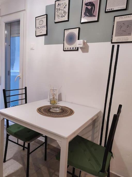 테살로니키 Modern Urban Host With Private Courtyard 아파트 외부 사진