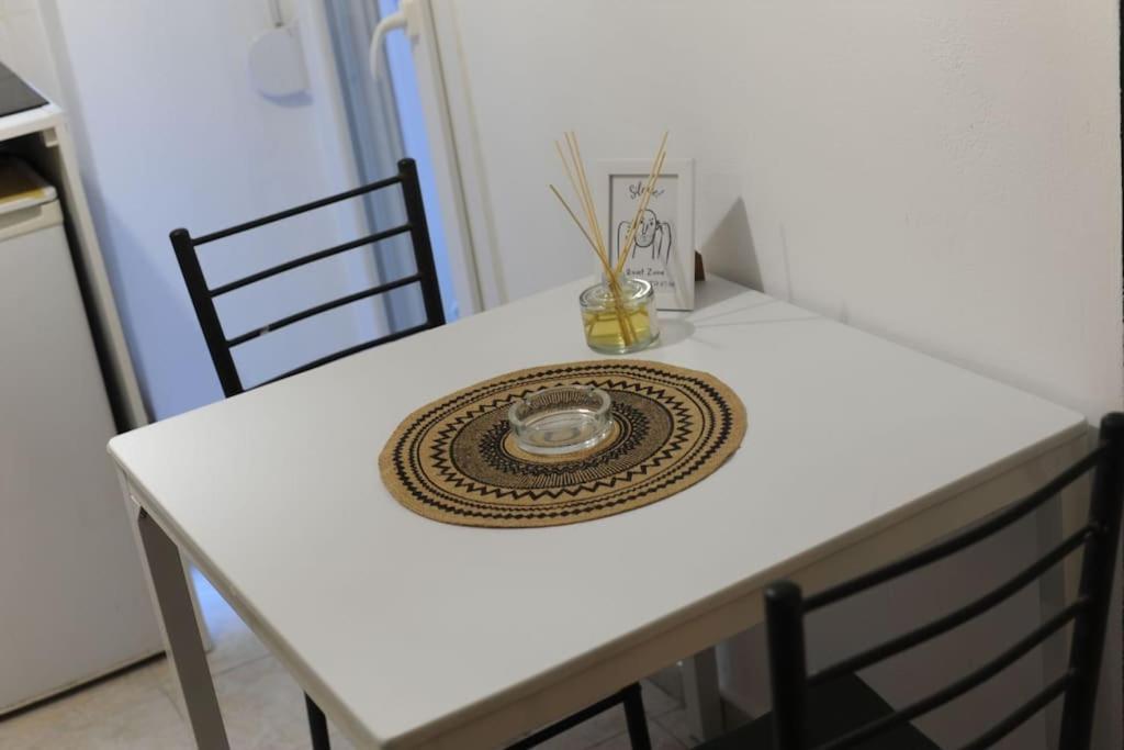테살로니키 Modern Urban Host With Private Courtyard 아파트 외부 사진