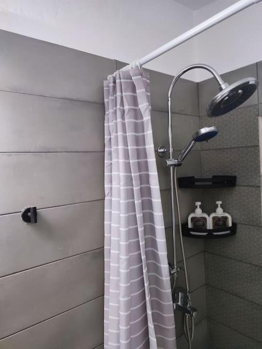 테살로니키 Modern Urban Host With Private Courtyard 아파트 외부 사진