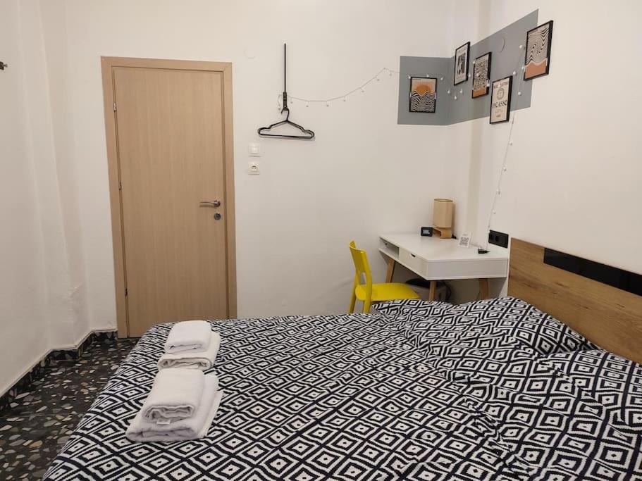 테살로니키 Modern Urban Host With Private Courtyard 아파트 외부 사진