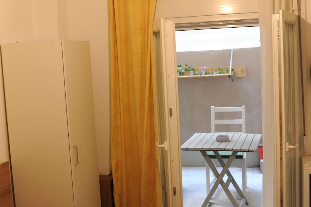 테살로니키 Modern Urban Host With Private Courtyard 아파트 외부 사진