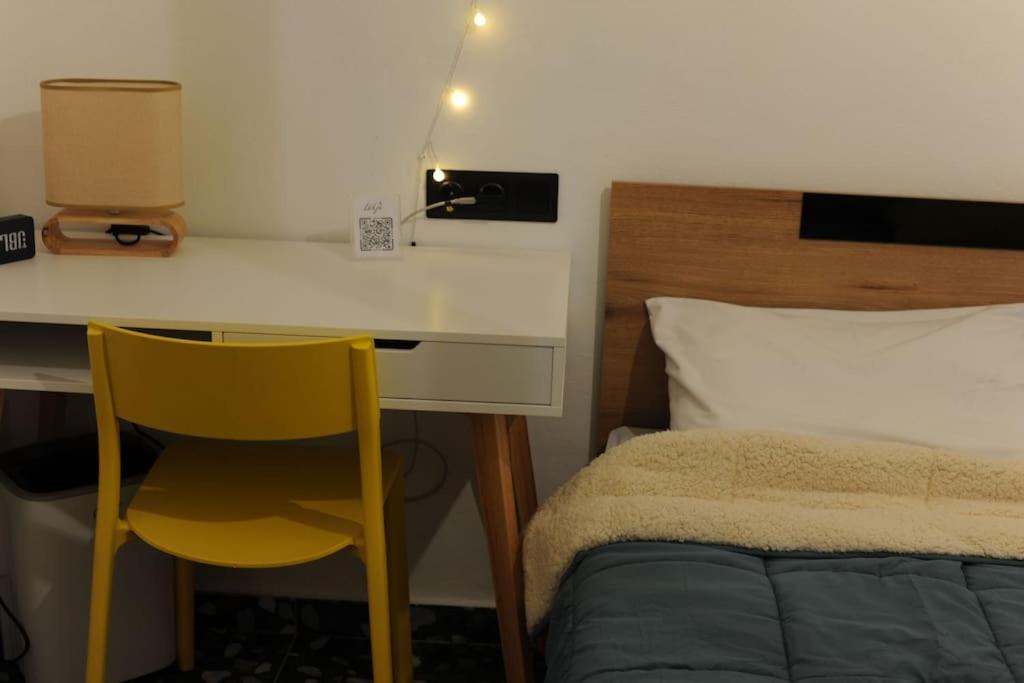 테살로니키 Modern Urban Host With Private Courtyard 아파트 외부 사진